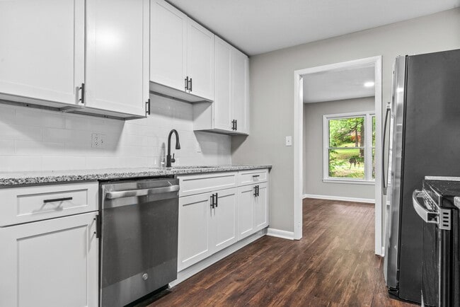 Building Photo - Charming Weatherly Woods Home with In-Law ...