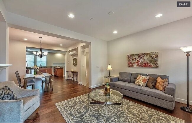 Foto del edificio - 1019 10th Ave NE