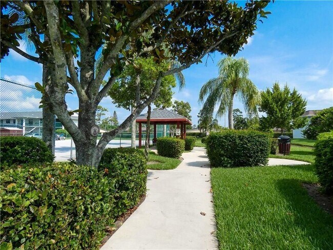 Foto del edificio - 1200 SE Parkview Pl