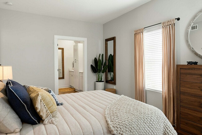 Building Photo - Pointe Grand Dawsonville