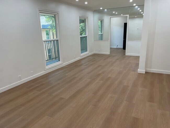 Foto del edificio - 7824 Meadow Park Dr