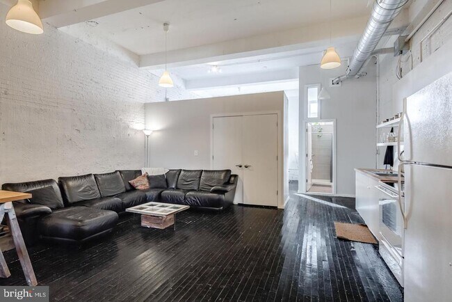 Building Photo - 1804-14 E Hazzard St