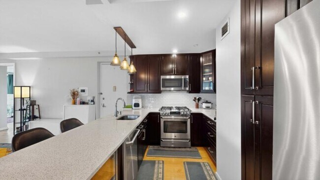Foto del edificio - 2 bedroom in LONG ISLAND CITY NY 11101