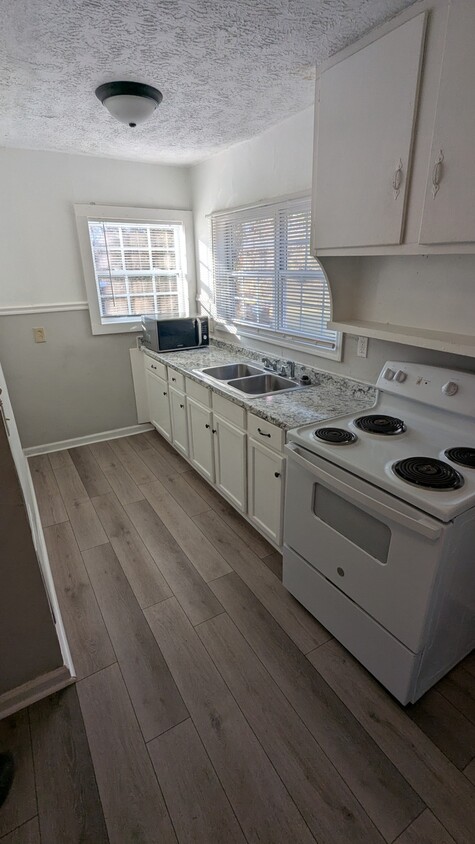 Kitchen - 8 Butler St SW