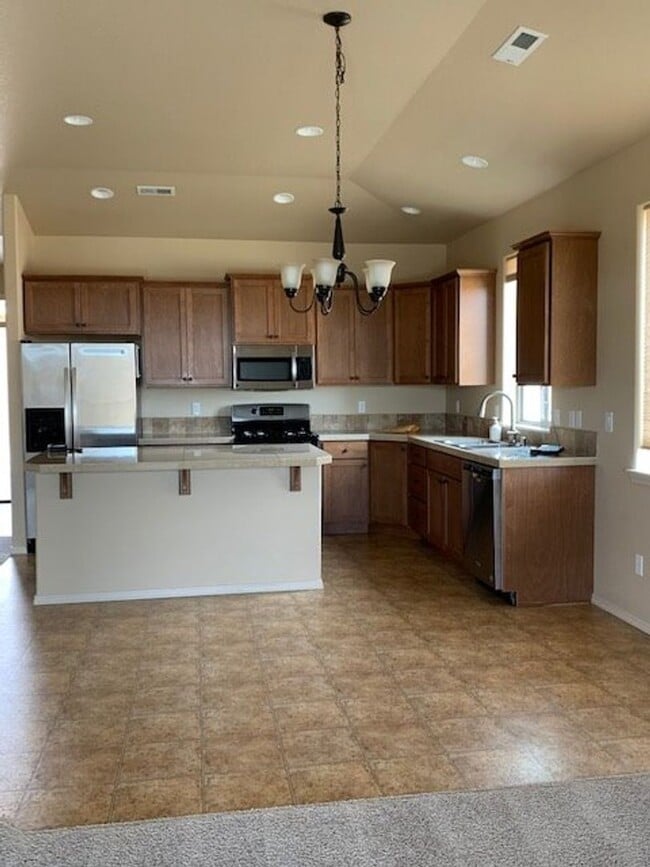 Building Photo - 3 bd. 2 bath Rambler Available November 10!