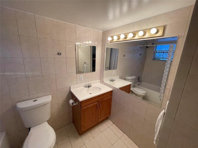 Building Photo - 1801 S Treasure Dr
