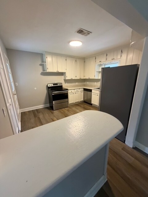 Foto del edificio - 3539 Honeysuckle Rd