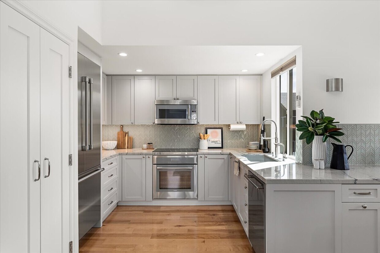 Foto principal - 325 S Sierra Ave