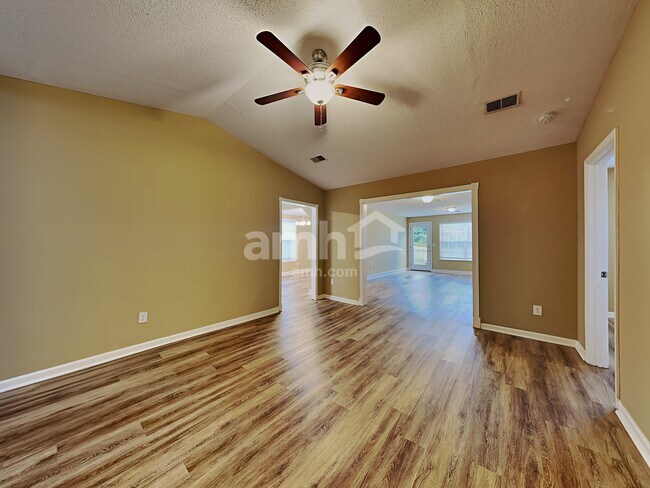 Foto del edificio - 208 Winding Willow Trl