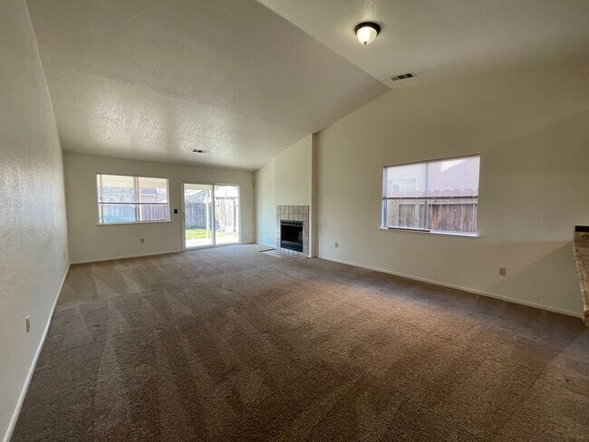 Foto del edificio - 441 N McClure Rd