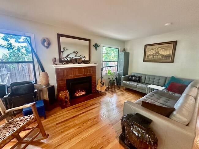 Foto del edificio - Palo Alto Dream Rental with Backyard Parad...