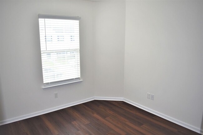 Foto del edificio - 1 Bearing Cir