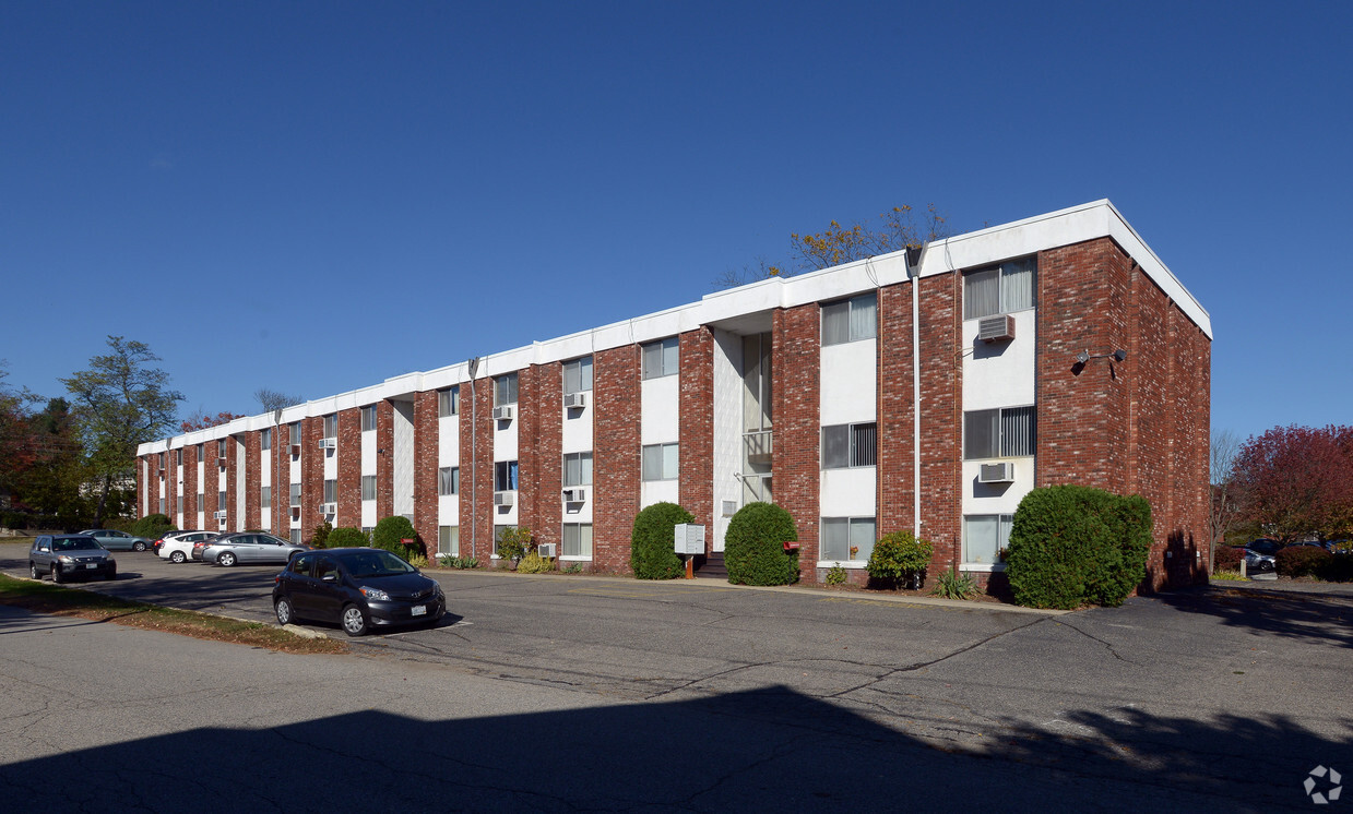 Primary Photo - Brookfield Manor Apartments