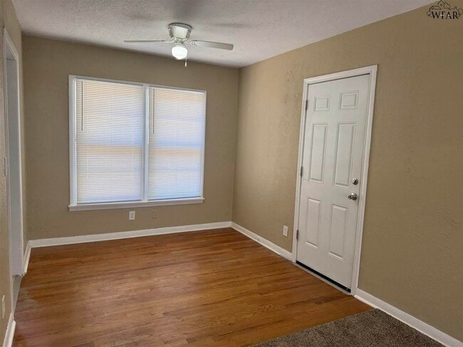 Building Photo - 4718 Alamo Dr