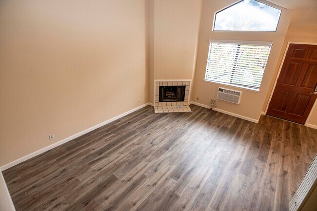Foto del edificio - 1222 Coyote Creek Ct