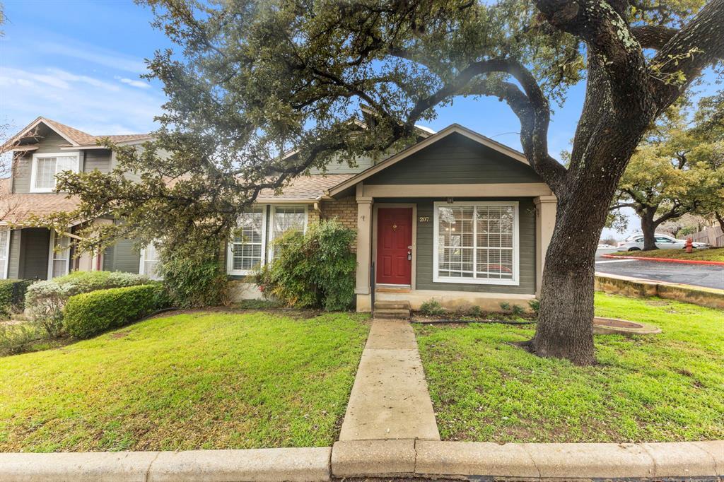 Primary Photo - 1015 E Yager Ln
