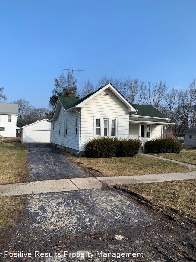 Foto del edificio - 3 br, 1 bath House - 606 E. Perry Street
