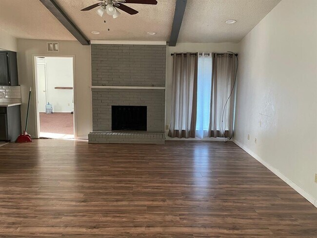 Foto del edificio - 717 Lindenwood Dr