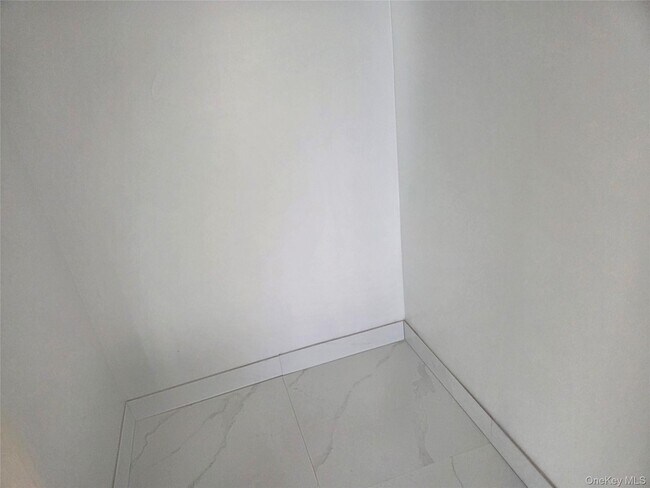 Foto del edificio - 70-40 45th Ave