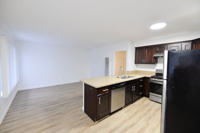 Building Photo - 247 Avenida Del Poniente