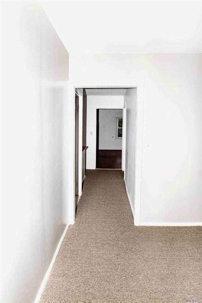Foto del edificio - 76-05 266th St