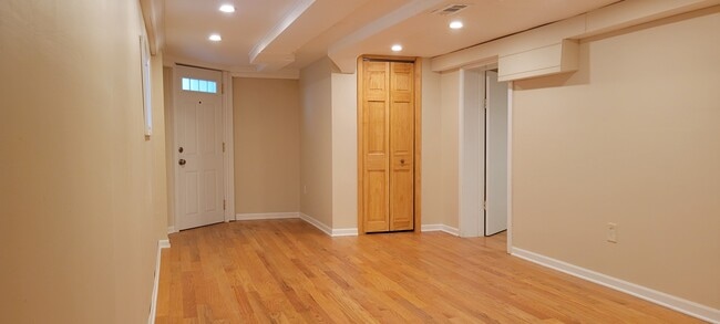 Building Photo - 1265 W Winona St
