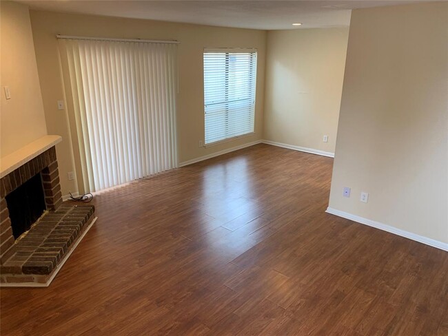 Building Photo - 16111 Aspenglenn Dr