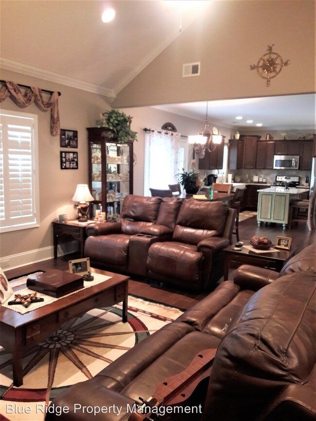 Foto del edificio - 3 br, 2 bath House - 229 Laurel Canyon