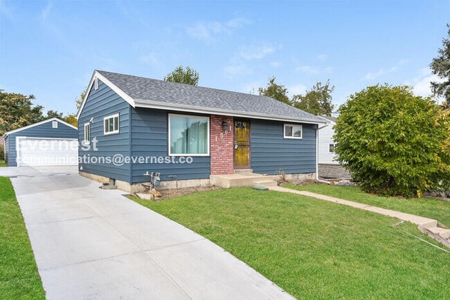 Building Photo - 1561 S Zuni St