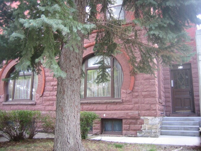 Building Photo - 580 Holly Ave