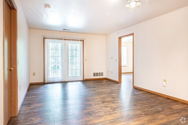 2BR, 2BA - 1087SF - Living Room - Monarch at Middleton Shores