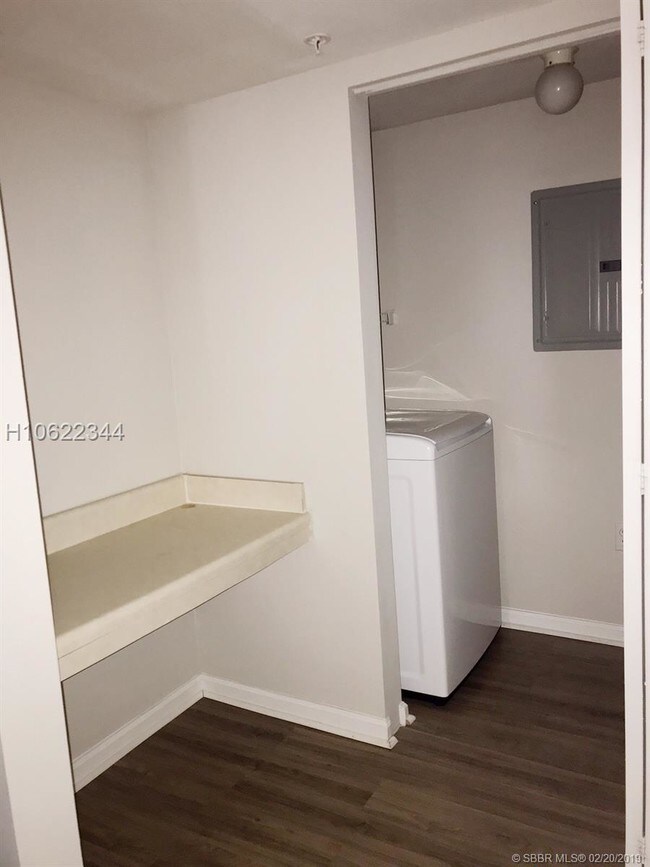 Foto del edificio - 11787 W Atlantic Blvd
