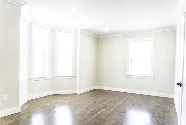 Building Photo - 81 Linden St