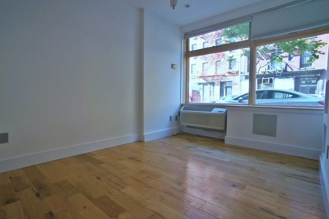 Building Photo - 532 E 5th St