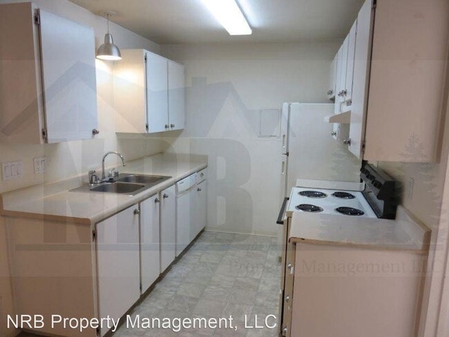 Building Photo - 4215 S 66th St
