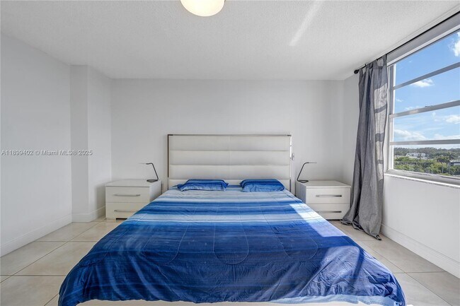 Foto del edificio - 2750 NE 183rd St