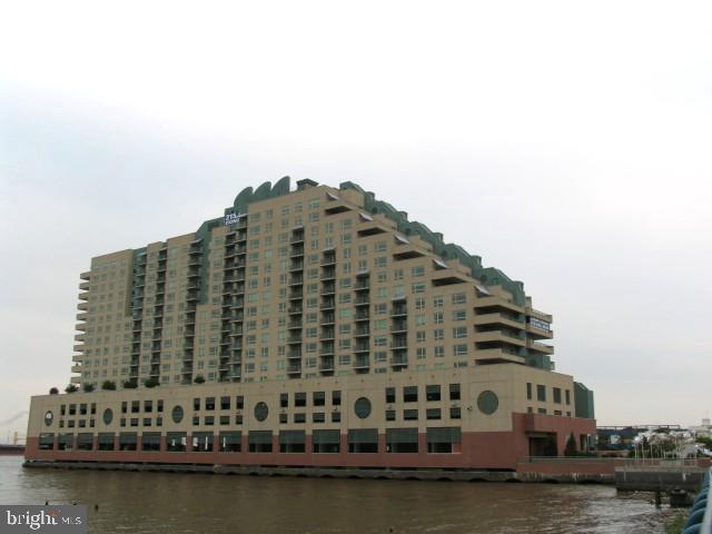 Foto principal - 1215 S Christopher Columbus Blvd