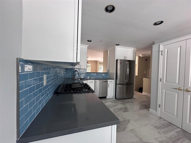 Foto del edificio - 140 Winding Ridge Rd