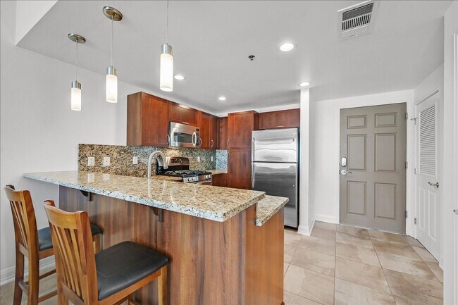 Foto del edificio - Luxury High-Rise Condo on Downtown Fremont Street!