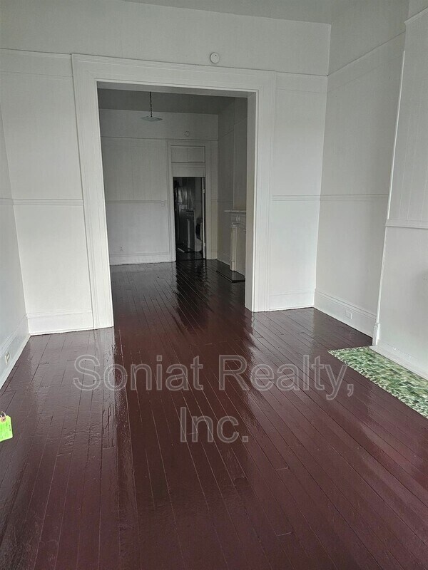 Building Photo - 312 S Broad St