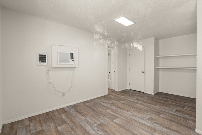 Building Photo - 2800 Vail Ave SE