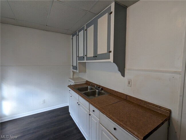 Building Photo - 4600 Grand Division Ave