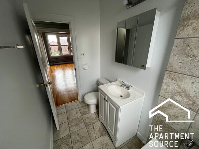 Building Photo - 1367 W Estes Ave