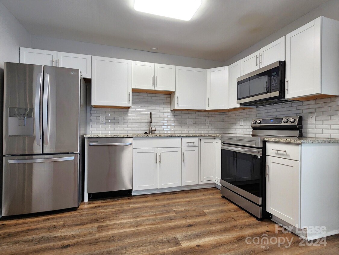 Primary Photo - 407 Spring St NW