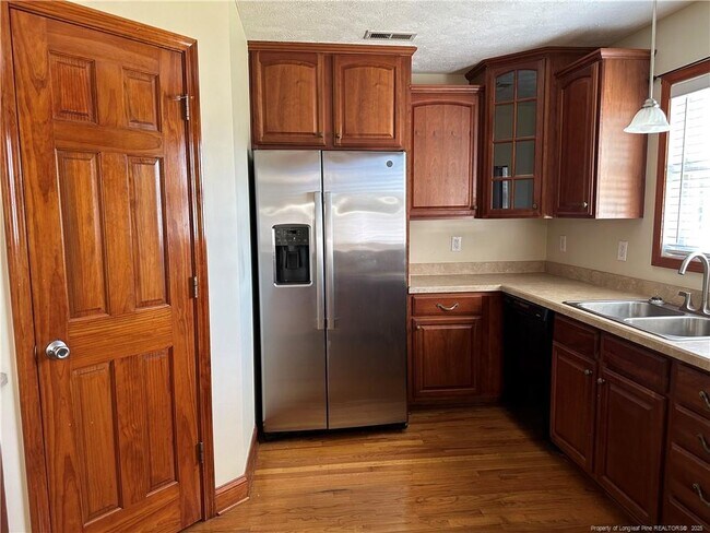 Building Photo - 1935 Sunshine Ct