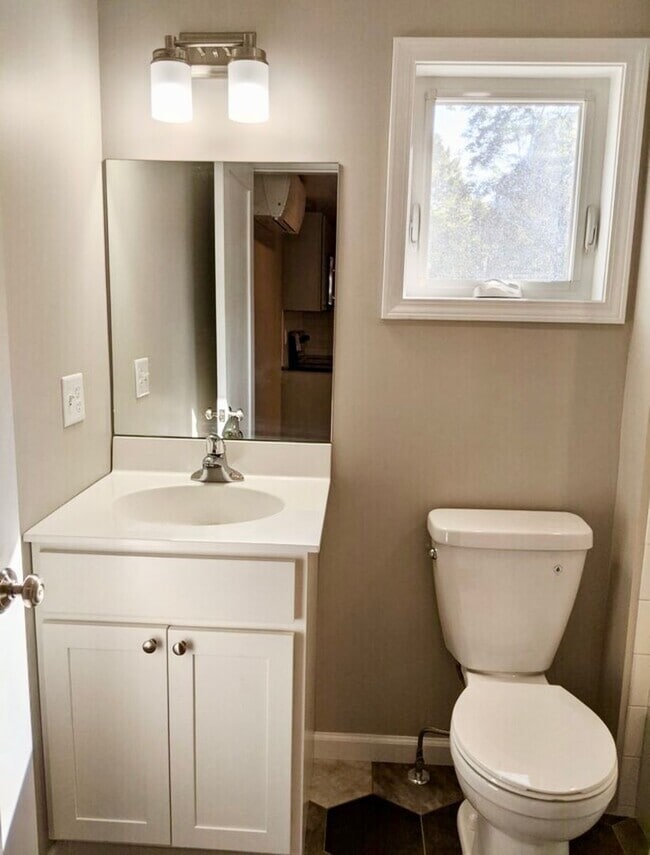 Building Photo - 209 S Meadow St