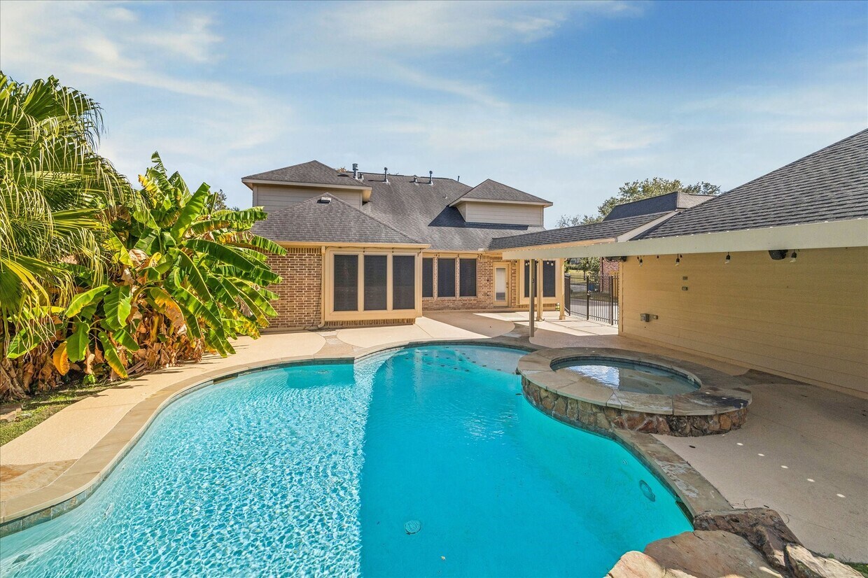 Foto principal - 15614 Stone Gables Ln