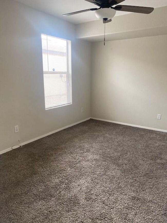 Building Photo - $2,350 3 Bedroom Gilbert 85296 Home For Le...