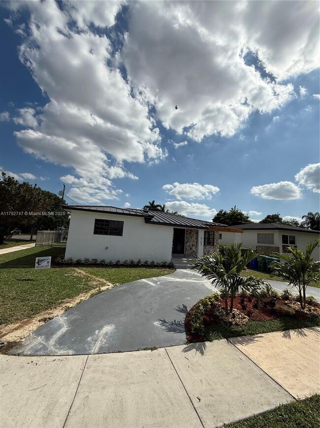 Foto del edificio - 5152 SW 6th St