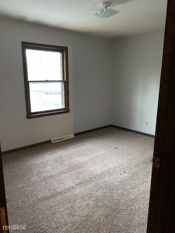Building Photo - 3 br, 2 bath Townhome - 541 E Lacy St